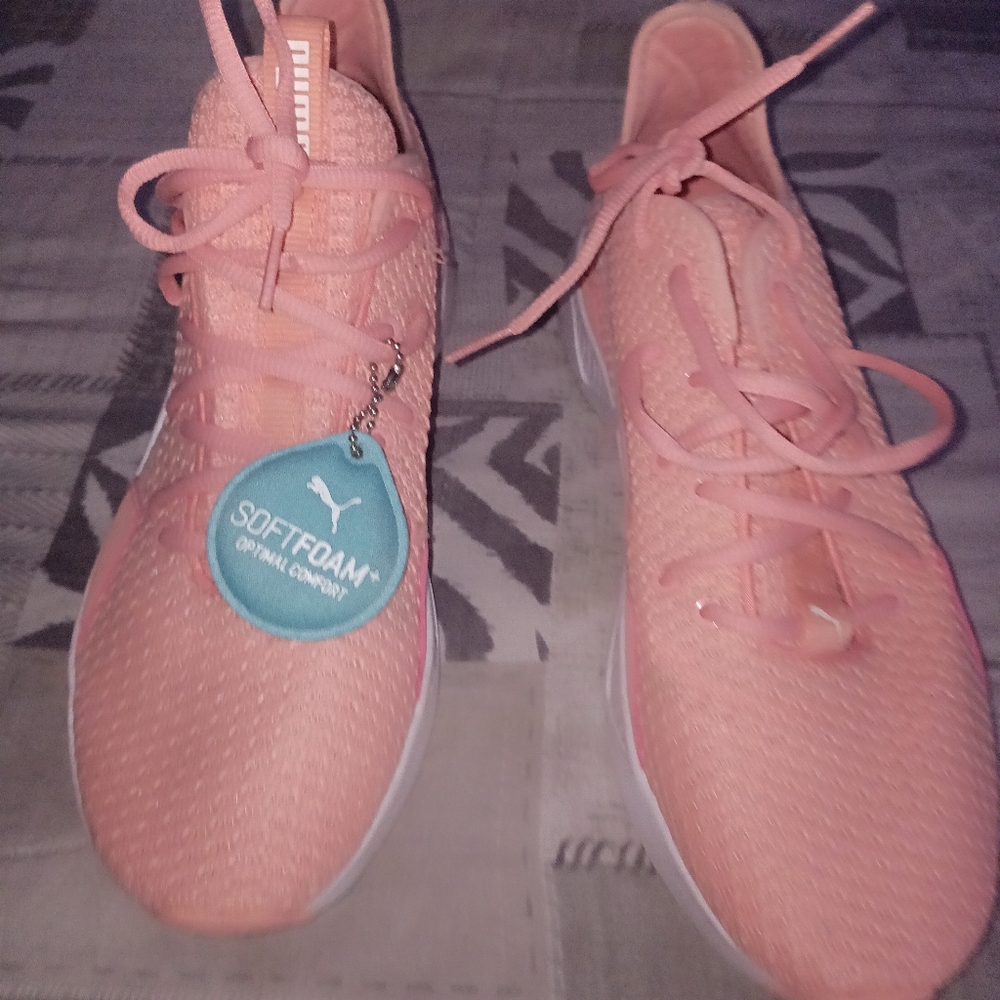 PUMA SNEAKERS SIZE 10 LIKE NEW